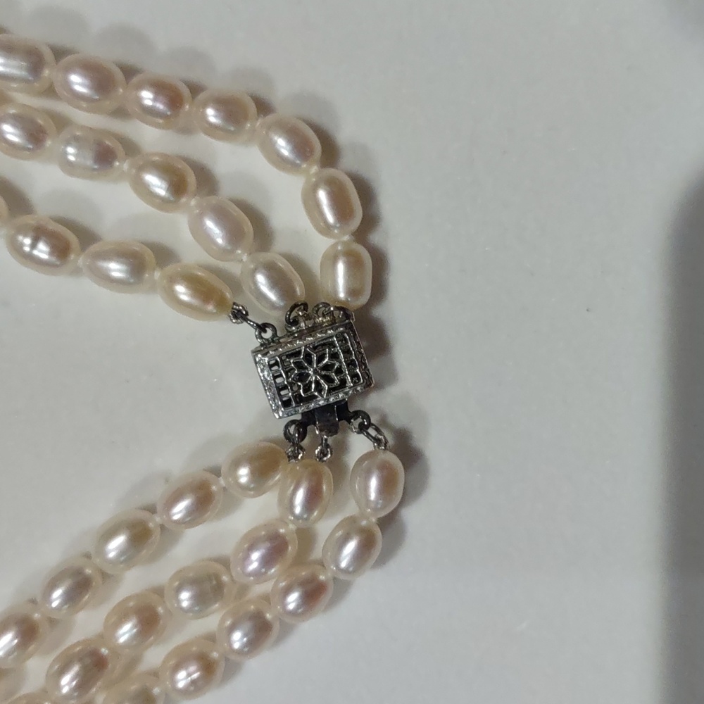 Freshwater Pearl Three Strand Necklace with sterling Silver Clasp, Nib - Picture 2 of 5